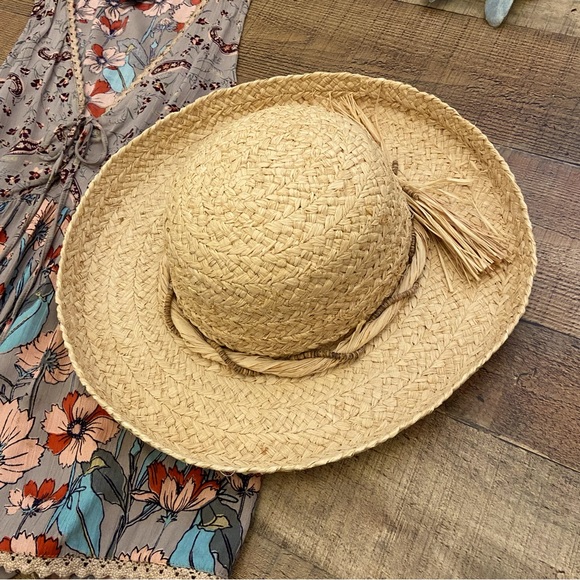 SCALA Straw Hat with Raffia + Puka Shell Hat Band - Picture 1 of 9